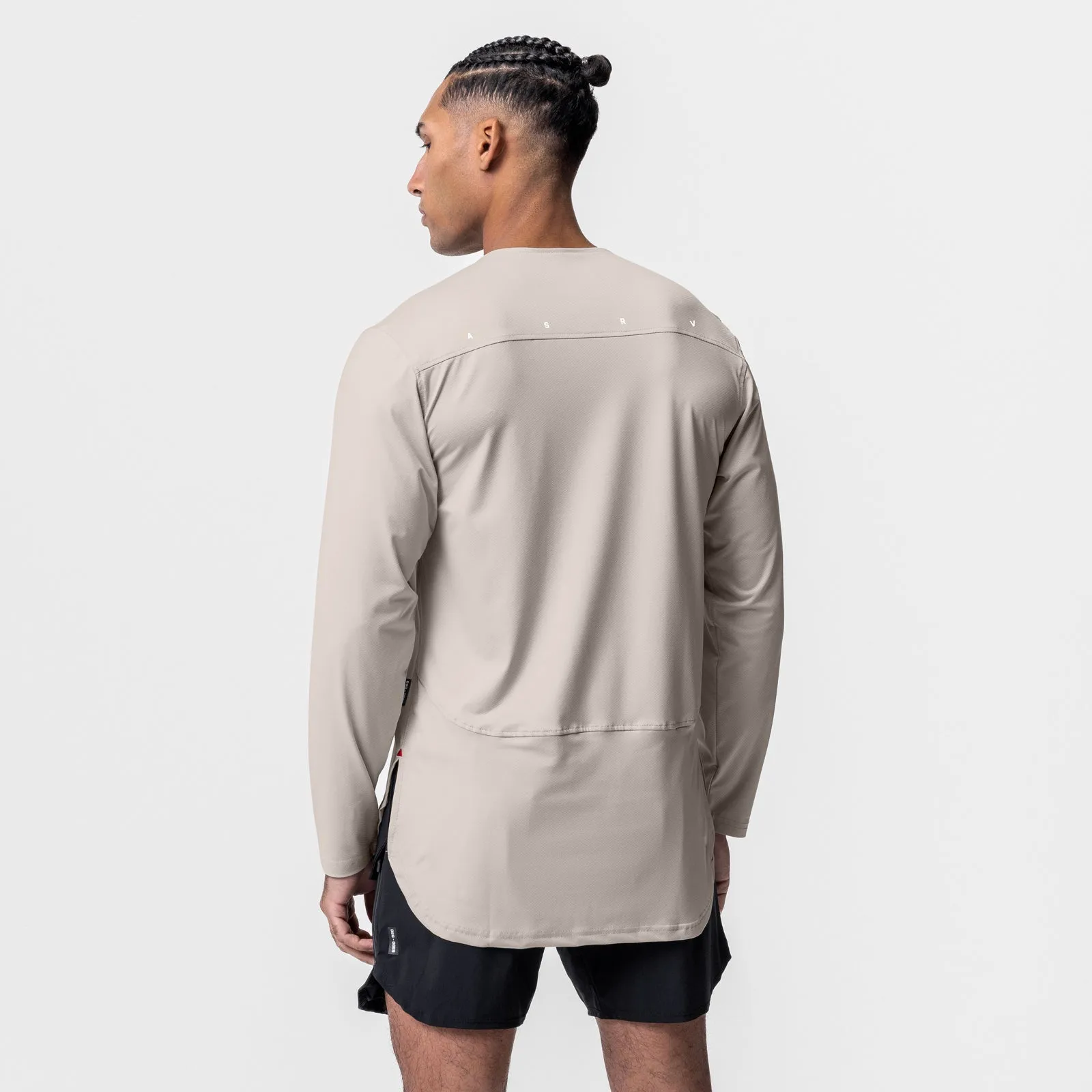 0683. Silver-Lite™ 2.0 Extended Long Sleeve - Chai