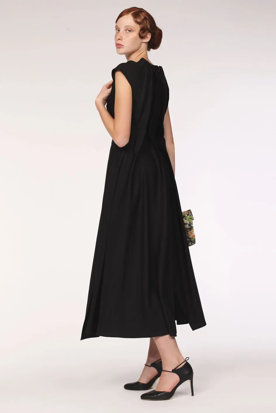 Back Neck Pleats Silk Dress / Black.