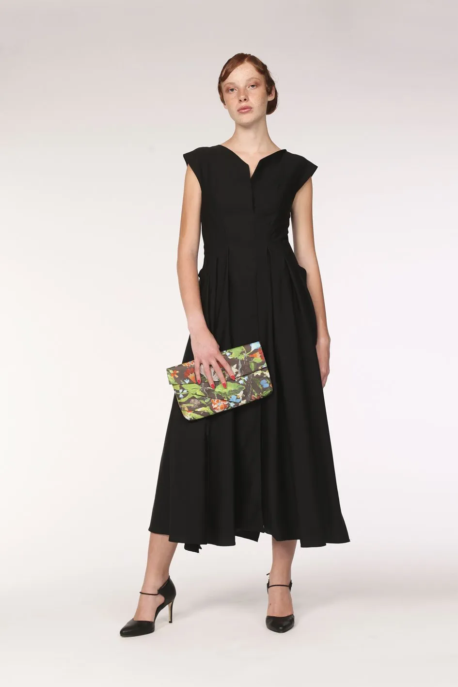 Back Neck Pleats Silk Dress / Black.