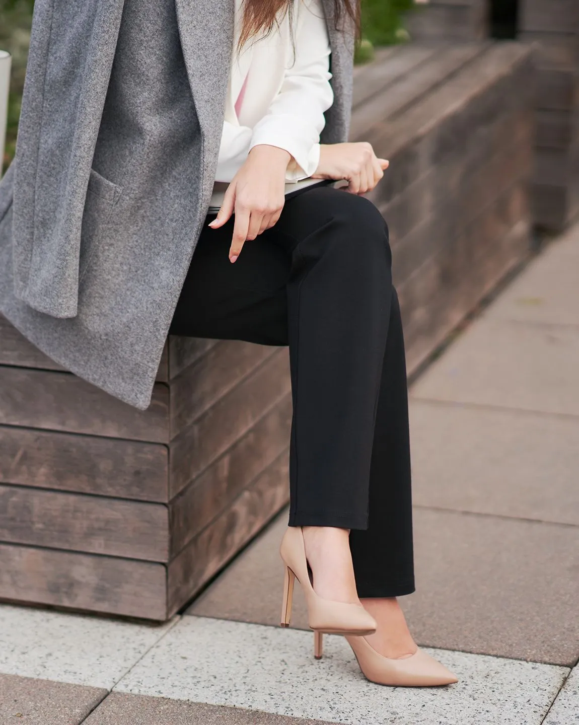 Straight-Leg | 7-Pocket Dress Pant Yoga Pants (Black)